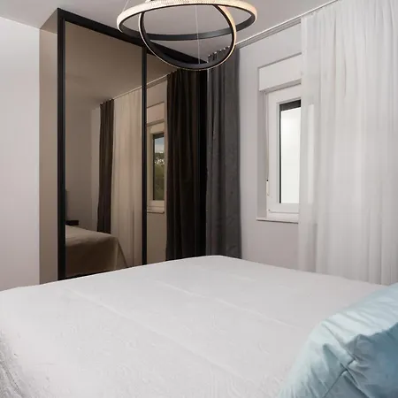 Artemis 3 * Zadar